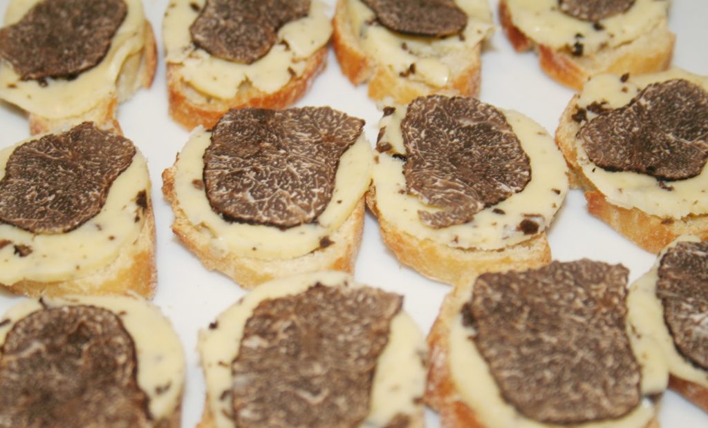 Croutons au beurre de truffe noire