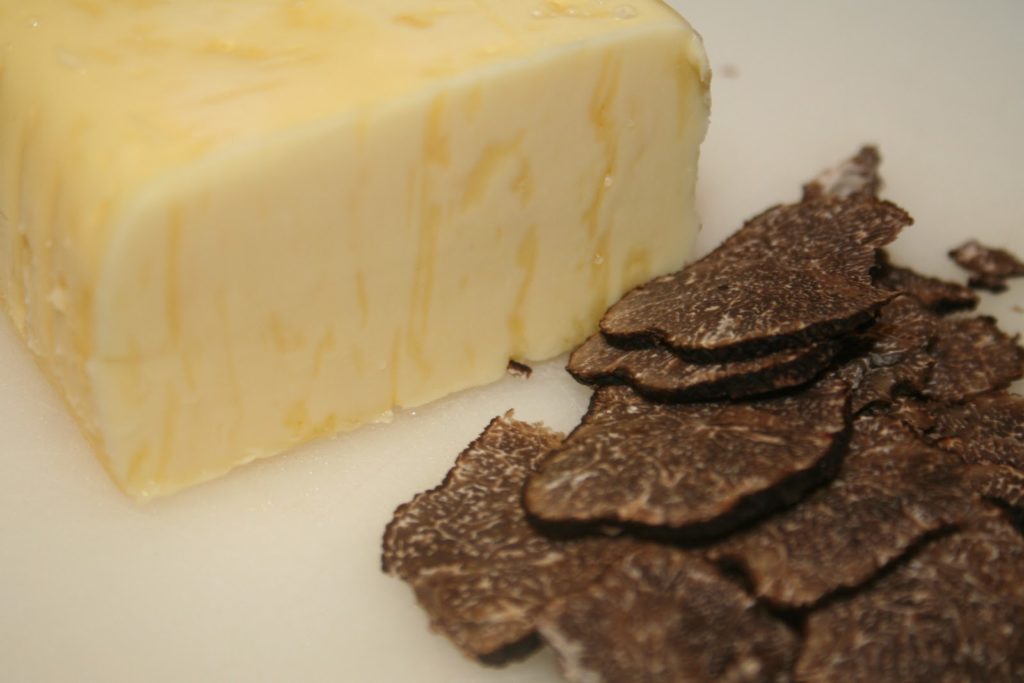 Croutons au beurre de truffe noire