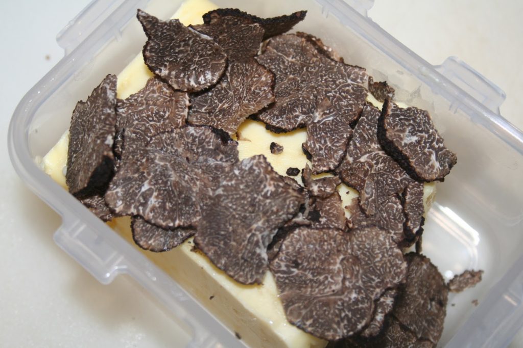 Croutons au beurre de truffe noire