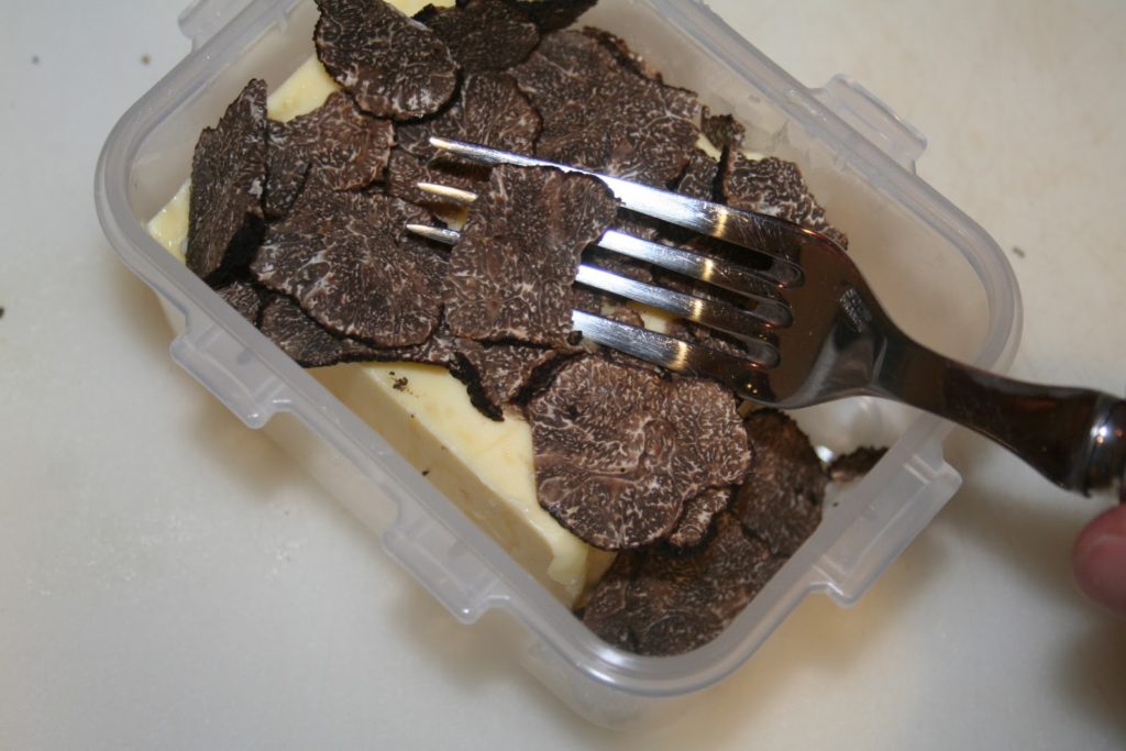 Croutons au beurre de truffe noire