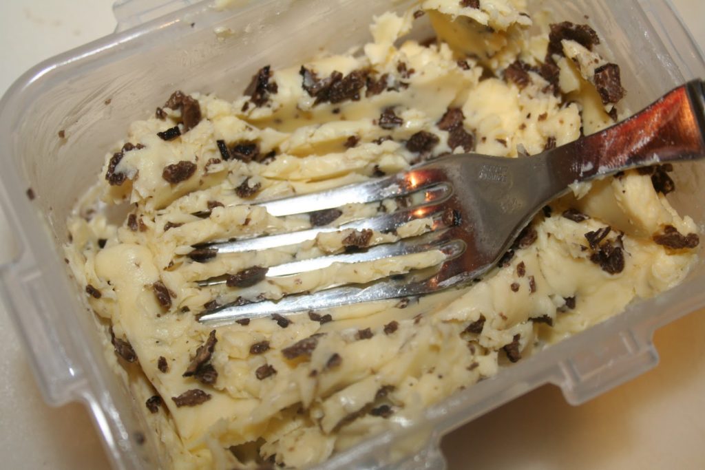 Croutons au beurre de truffe noire