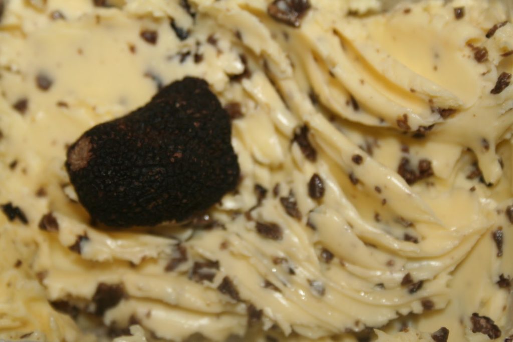 Croutons au beurre de truffe noire